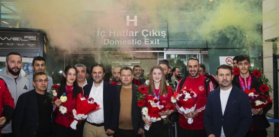 ASKİ Spor Dünya Şampiyonları, Mansur Yavaş’ı Ziyaret Etti