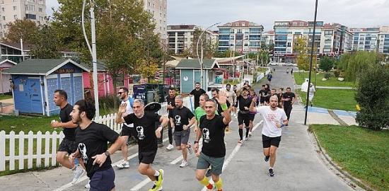 Yüzlerce Kişi Ata'ya Saygı İçin Koştu