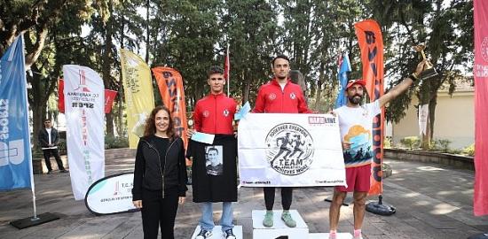 Karşıyaka'da 1500 kişi Ata'dan Ana'ya koştu!