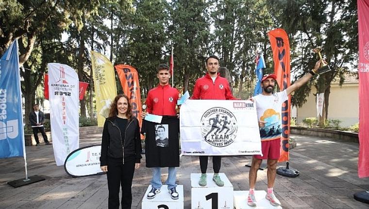 Karşıyaka'da 1500 kişi Ata'dan Ana'ya koştu!