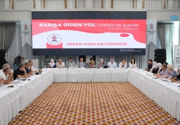 İHD’nin ‘Barışa Giden Yol’ konferansına Şehit Eren Bülbül’ün annesinden mesaj