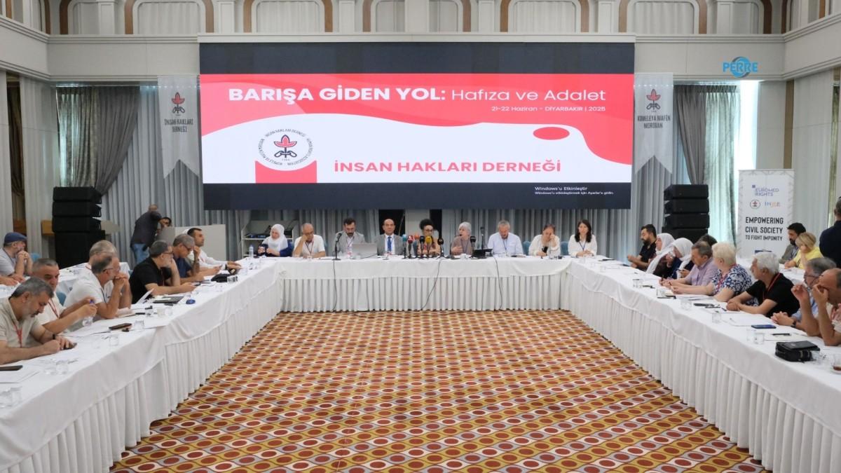 İHD’nin ‘Barışa Giden Yol’ konferansına Şehit Eren Bülbül’ün annesinden mesaj İHD’nin ‘Barışa Giden Yol’ konferansına Şehit Eren Bülbül’ün annesinden mesaj
