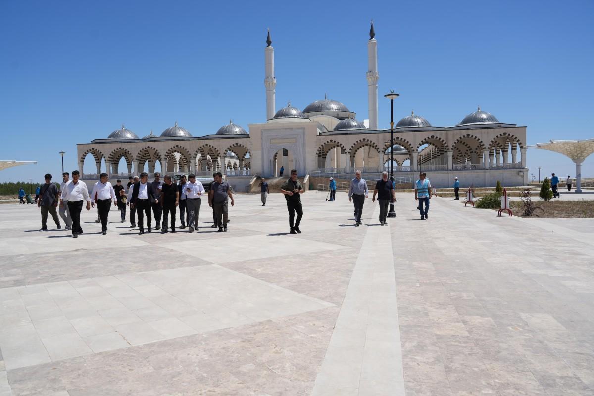 Adıyaman Belediyesi’nden sahabe türbesine kapsamlı temizlik çalışması - Videolu Haber Adıyaman Belediyesi’nden sahabe türbesine kapsamlı temizlik çalışması - Videolu Haber