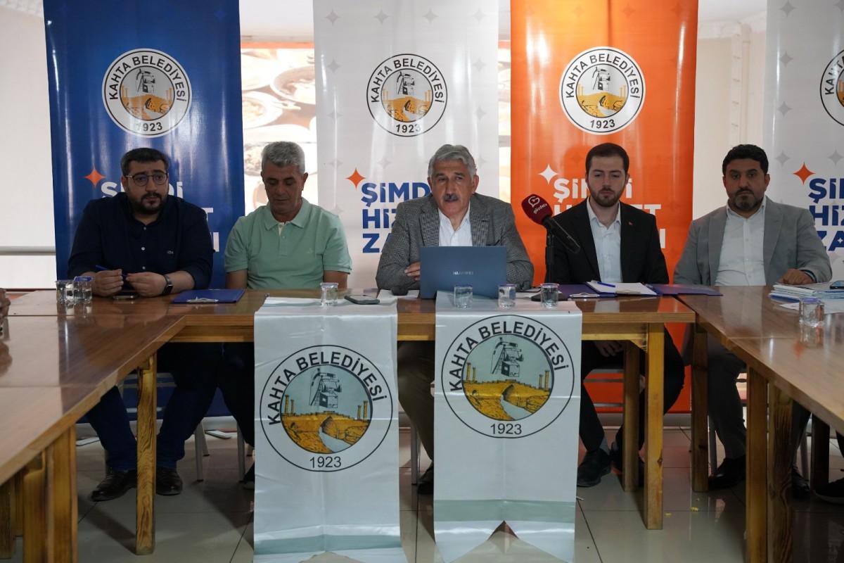 Kahta Belediye Başkanı Hallaç’ın, 15 aylık hizmet süreci: ‘Mucize değil, irade gösteriyoruz’ - Videolu Haber Kahta Belediye Başkanı Hallaç’ın, 15 aylık hizmet süreci: ‘Mucize değil, irade gösteriyoruz’ - Videolu Haber