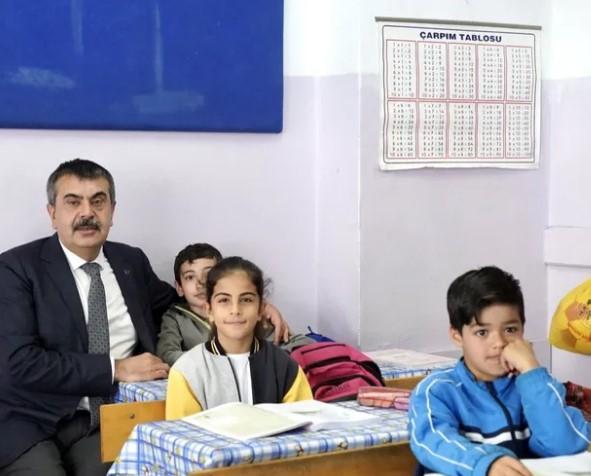 Eğitimde Karne Heyecanı... Bakan Tekin’den Yaz Tatili Mesajı Eğitimde Karne Heyecanı... Bakan Tekin’den Yaz Tatili Mesajı