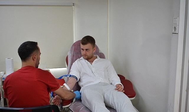 Ege Üniversitesinde Kan Bağışı Projesi: "Ege'ye Kan, Topluma Can" Ege Üniversitesinde Kan Bağışı Projesi: "Ege'ye Kan, Topluma Can"