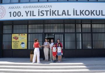 Başkan'dan Miniklere İlçeyi Tanıtan Karne Hediyesi