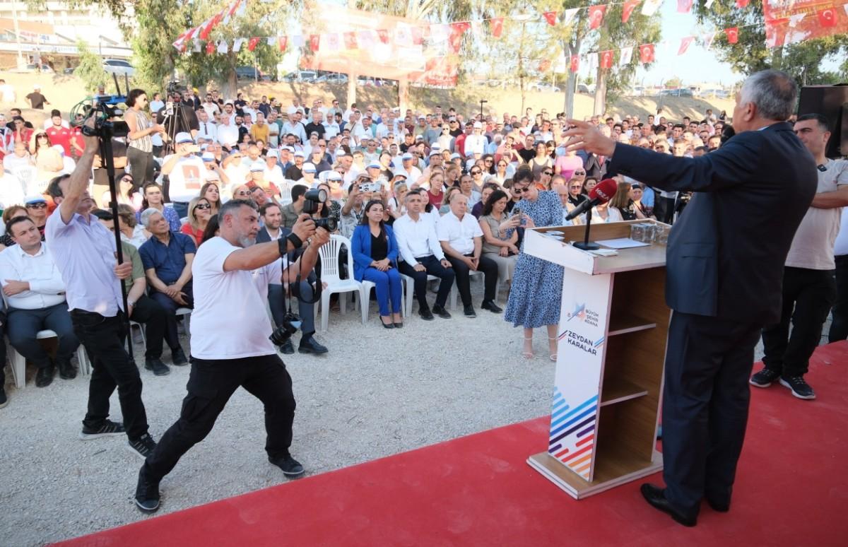 Adana’da İlk Yürüyen Merdivenli Yaya Üst Geçidi İçin Temel Atma Töreni Yapıldı Adana’da İlk Yürüyen Merdivenli Yaya Üst Geçidi İçin Temel Atma Töreni Yapıldı