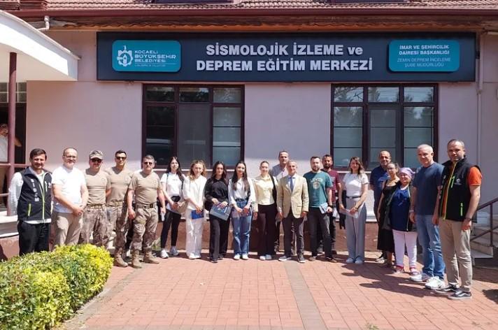 Kocaeli’de Emniyet Personeline Deprem Farkındalık Eğitimi Verildi Kocaeli’de Emniyet Personeline Deprem Farkındalık Eğitimi Verildi