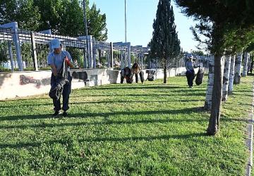 Salihli Belediyesi Temizlik İşleri ile Park ve Bahçeler Müdürlüğü ekiplerimiz, Gümüşçayı ve Kurşunlu piknik alanlarını titizlikle temizleyerek pırıl pırıl hale getirdi.