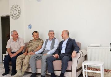 Vali Varol’dan şehit ailesine ziyaret
