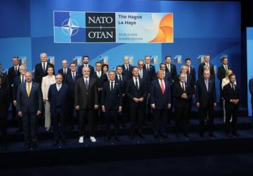 NATO Zirvesi’nde Liderlerden Simgesel Fotoğraf