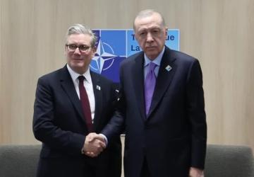 Erdoğan ve Starmer Lahey’de Bir Araya Geldi