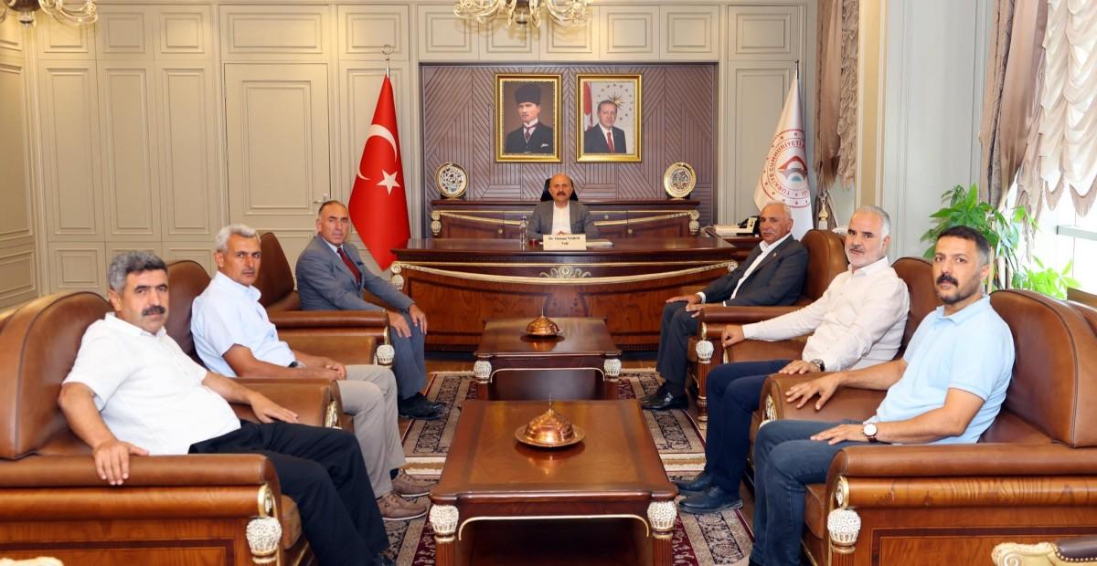 Vali Dr. Osman Varol, Merkez Köy Muhtarlarıyla bir araya geldi Vali Dr. Osman Varol, Merkez Köy Muhtarlarıyla bir araya geldi