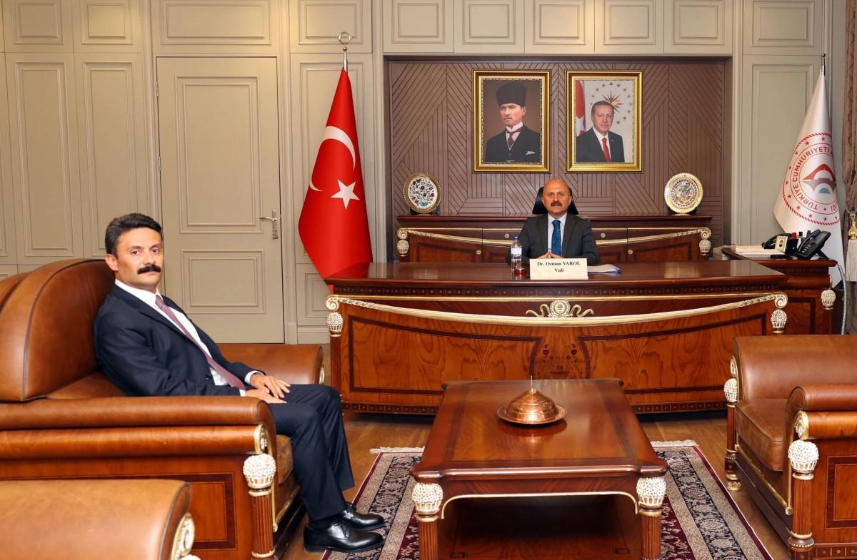 Vali Dr. Osman Varol, Besni Kaymakamı Ahmet Oğuz Aslan’ı kabul etti Vali Dr. Osman Varol, Besni Kaymakamı Ahmet Oğuz Aslan’ı kabul etti