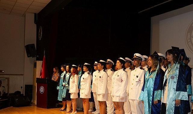 EÜ Urla Denizcilik Meslek Yüksekokulu 2024-2025 Mezunlarını Törenle Uğurladı EÜ Urla Denizcilik Meslek Yüksekokulu 2024-2025 Mezunlarını Törenle Uğurladı