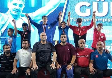 Kartepeli Güreşçiler Türkiye Şampiyonası'na Damga Vurdu!