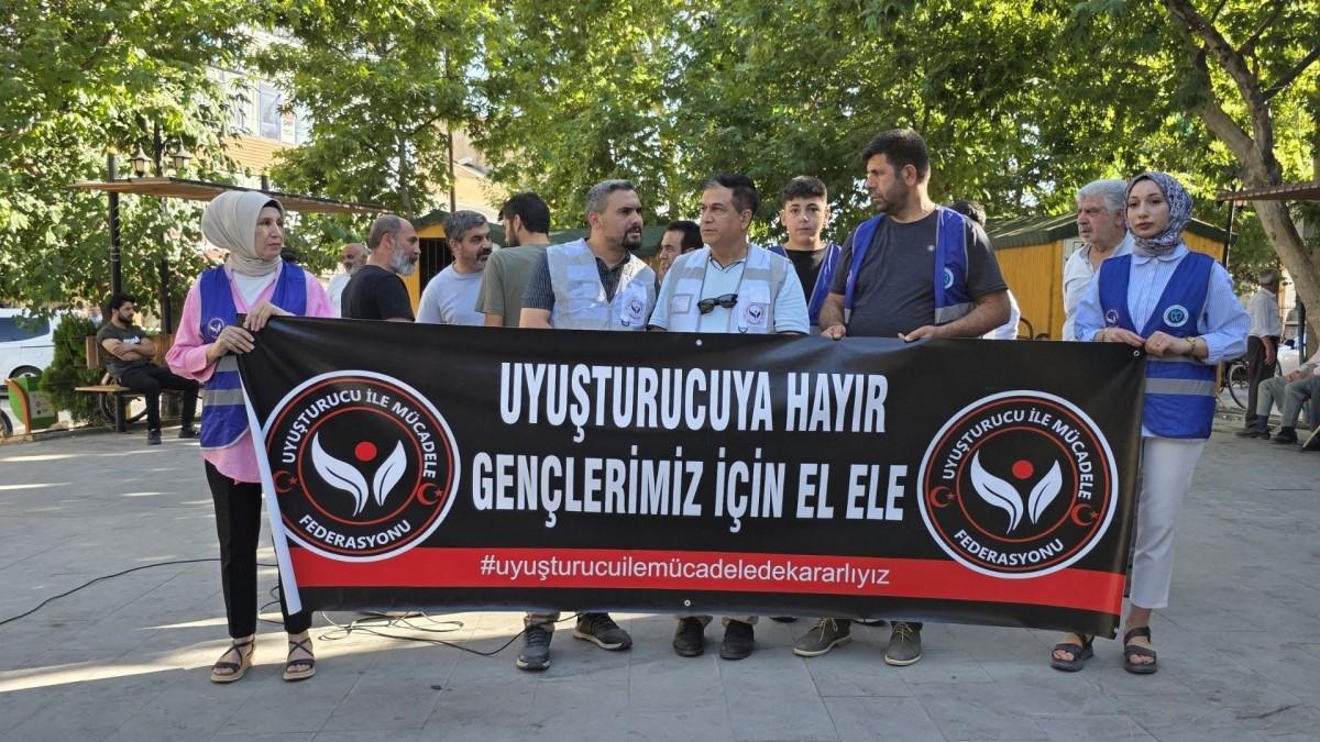 UMFED'den Kahta'daki uyuşturucu tehdidine tepki: ‘Gençler göz göre göre karanlığa sürükleniyor’ - Videolu Haber UMFED'den Kahta'daki uyuşturucu tehdidine tepki: ‘Gençler göz göre göre karanlığa sürükleniyor’ - Videolu Haber