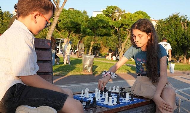 Kadıköy'de Satranç Dayanışması Kadıköy'de Satranç Dayanışması