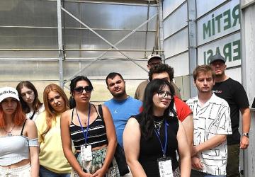 Avrupalı öğrenciler Osmangazi'de fide dikti
