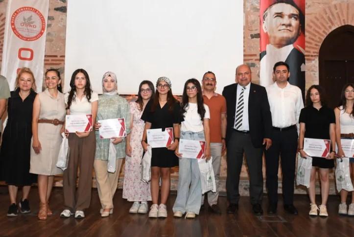 Osmangazi’de Tatbikatı Tamamlayan Öğrencilere Sertifika Töreni Düzenlendi Osmangazi’de Tatbikatı Tamamlayan Öğrencilere Sertifika Töreni Düzenlendi