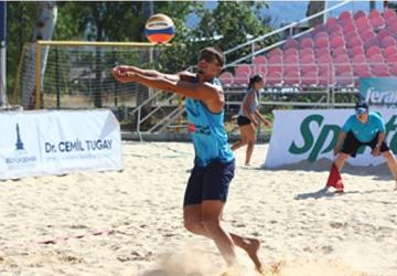 Plaj voleybolunun kalbi İzmir'de attı