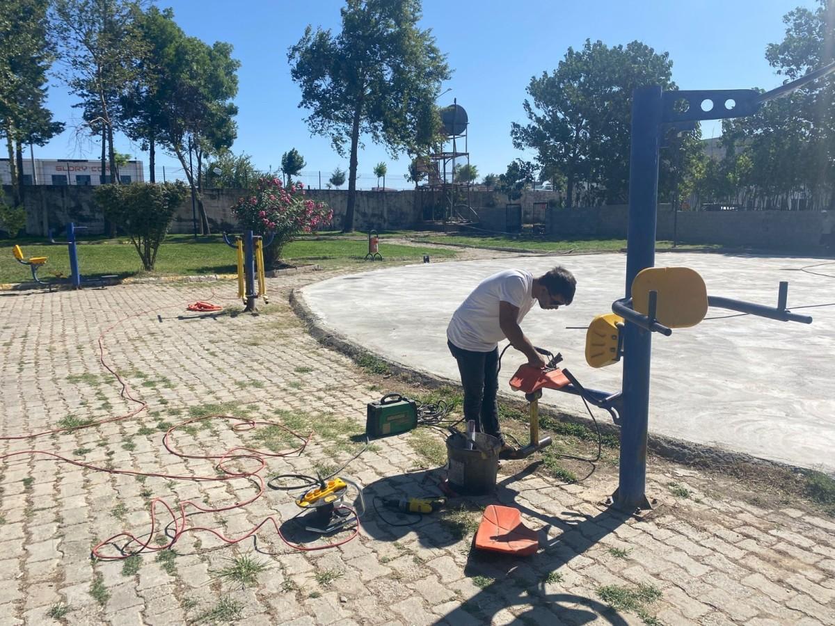 Kahta Belediyesi’nden yaz öncesi park temizliği ve bakım atağı Kahta Belediyesi’nden yaz öncesi park temizliği ve bakım atağı