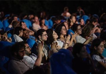 Açık havada sinema keyfi başladı