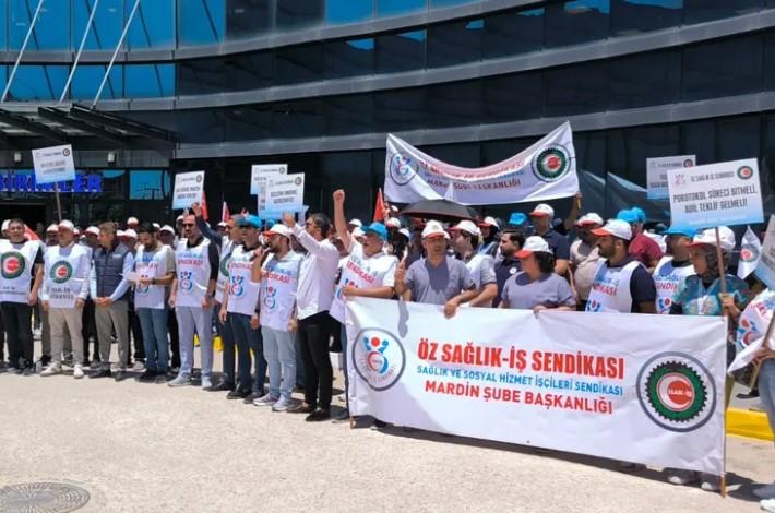 Mardin’de Sağlık Emekçilerinden Kamu Protokolüne Tepki Mardin’de Sağlık Emekçilerinden Kamu Protokolüne Tepki
