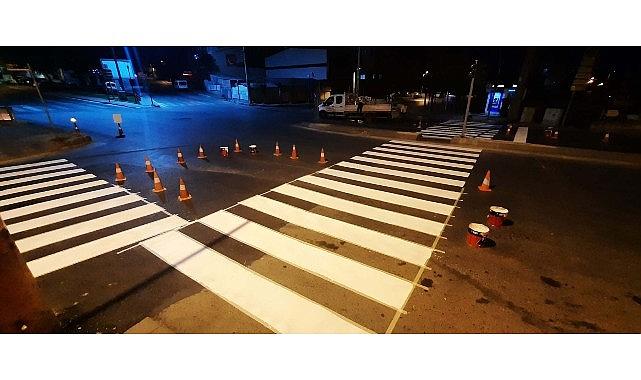 Öğrenciler yaya geçidi istedi, Büyükşehir hemen yaptı Öğrenciler yaya geçidi istedi, Büyükşehir hemen yaptı