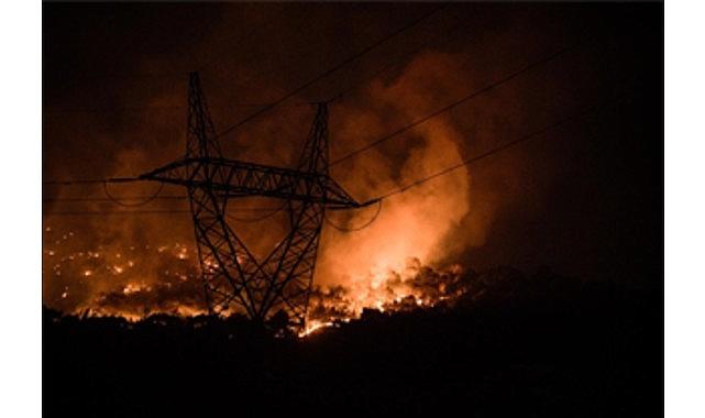 Yangın kontrol altına alındı, tahliye edilen yurttaşlar evlerine dönmeye başladı Yangın kontrol altına alındı, tahliye edilen yurttaşlar evlerine dönmeye başladı