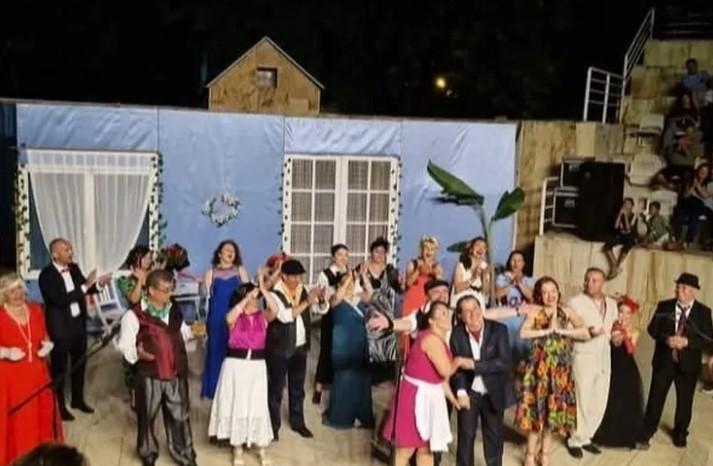 Efes Selçuk Amfi Tiyatro’da Sanat ve Dayanışma Rüzgarı Esti Efes Selçuk Amfi Tiyatro’da Sanat ve Dayanışma Rüzgarı Esti