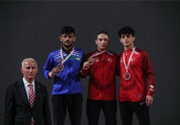 İzmir Büyükşehir Belediyesi güreşte de zirvede
