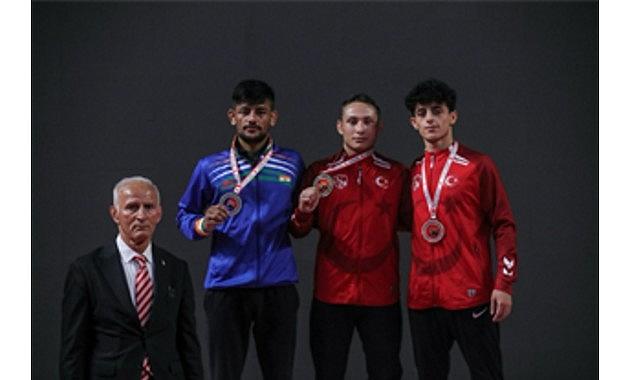 İzmir Büyükşehir Belediyesi güreşte de zirvede İzmir Büyükşehir Belediyesi güreşte de zirvede