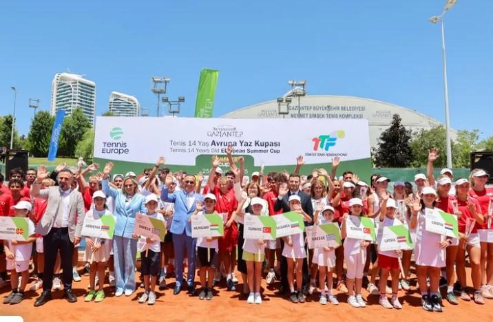 Avrupa Yaz Kupası Elemeleri Gaziantep’te: 8 Ülke, 50 Sporcu Kortta Avrupa Yaz Kupası Elemeleri Gaziantep’te: 8 Ülke, 50 Sporcu Kortta