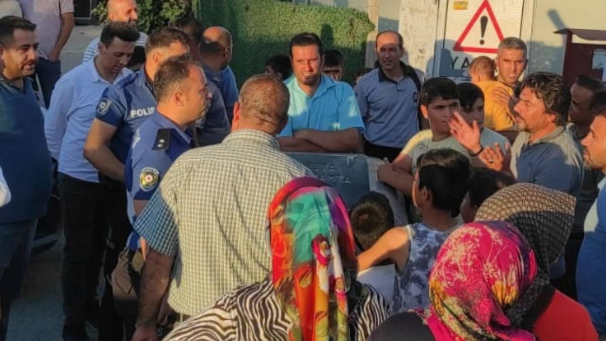 Adıyaman K-1 Konteyner Kent’te su isyanı: Çöp konteynerleriyle yol kapattılar Adıyaman K-1 Konteyner Kent’te su isyanı: Çöp konteynerleriyle yol kapattılar