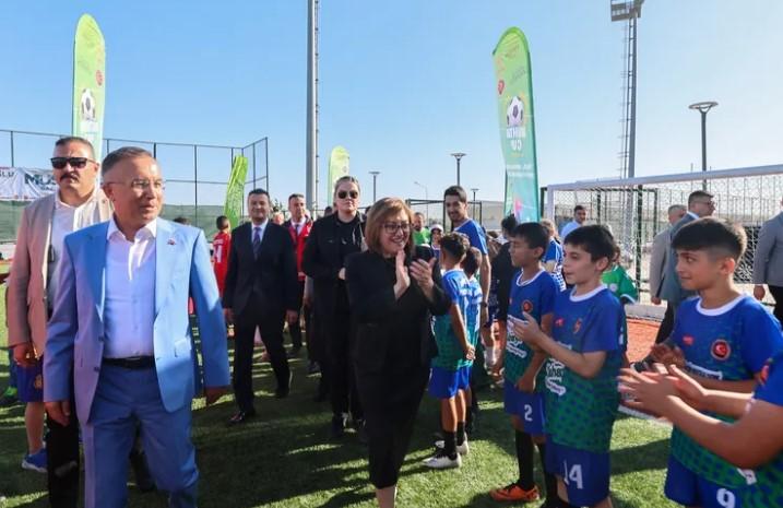Gaziantep’te 420 Çocuk Büyükşehir Desteğiyle Spora Başladı Gaziantep’te 420 Çocuk Büyükşehir Desteğiyle Spora Başladı