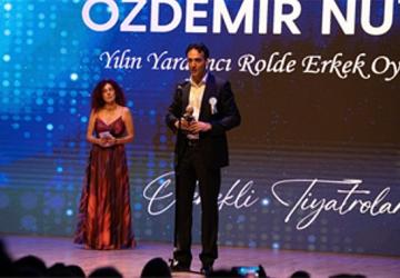 İzmir Şehir Tiyatroları'na anlamlı ödül