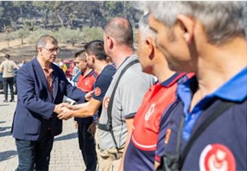 Başkan Tugay yangından etkilenen vatandaşları ziyaret etti