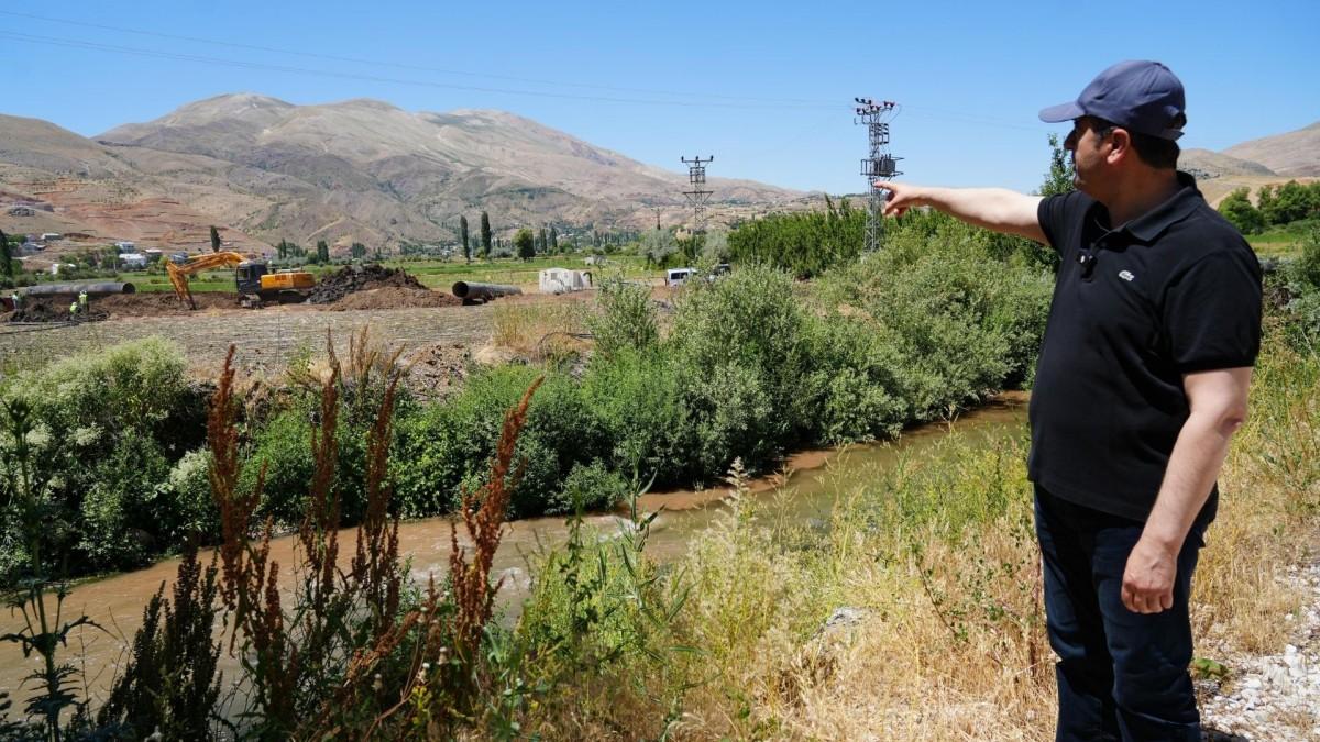Tutdere, Havşeri içme suyu çalışmalarını inceledi: ‘Binlik çelik borularla 5 kilometrelik hat yenileniyor’ - Videolu Haber Tutdere, Havşeri içme suyu çalışmalarını inceledi: ‘Binlik çelik borularla 5 kilometrelik hat yenileniyor’ - Videolu Haber