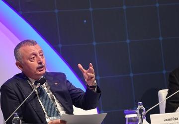 Büyükakın, Küresel Ulaştırma Koridorları Forumu'na katıldı; "Şehirleri biz yönetmezsek lojistik bizi yönetir"