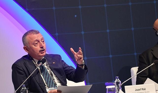 Büyükakın, Küresel Ulaştırma Koridorları Forumu'na katıldı; "Şehirleri biz yönetmezsek lojistik bizi yönetir" Büyükakın, Küresel Ulaştırma Koridorları Forumu'na katıldı; "Şehirleri biz yönetmezsek lojistik bizi yönetir"