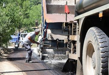 Kaş Beldibi ve Sütleğen Grup Yolu asfaltlanıyor