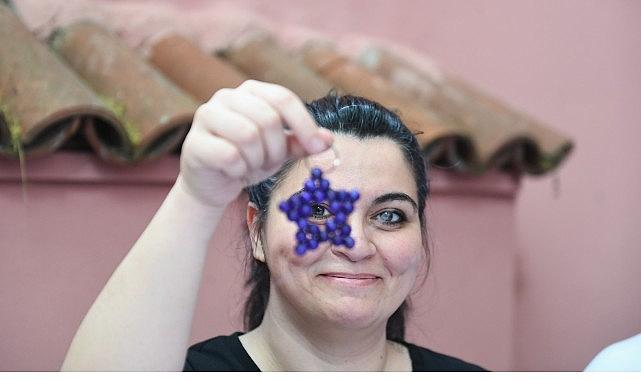 Osmangazili kadınlar hemcinsleri için hediye anahtarlık üretiyor Osmangazili kadınlar hemcinsleri için hediye anahtarlık üretiyor