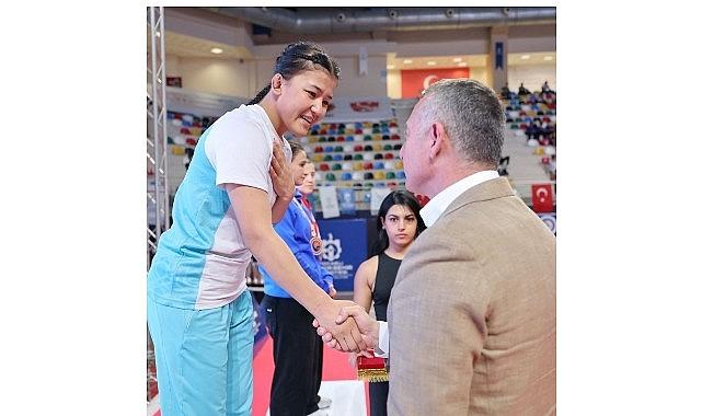 Büyükakın'a spora verdiği destek için teşekkür Büyükakın'a spora verdiği destek için teşekkür