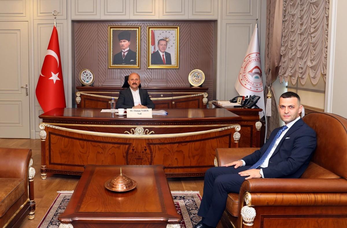 Vali Dr. Osman Varol, Vali Yardımcısı Şükrü Alperen Göktaş’ı kabul etti Vali Dr. Osman Varol, Vali Yardımcısı Şükrü Alperen Göktaş’ı kabul etti