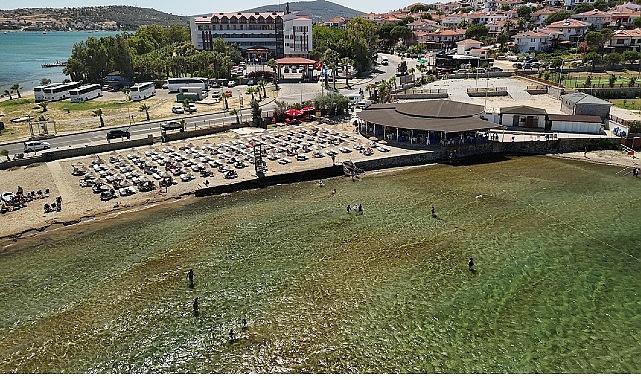 Ayvalık Belediyesi plajlarında göndere “Mavi Bayrak" çekildi… Ayvalık Belediyesi plajlarında göndere “Mavi Bayrak" çekildi…