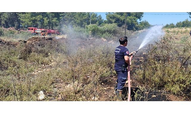 Antalya Büyükşehir İtfaiyesi'nden orman yangınlarına müdahale Antalya Büyükşehir İtfaiyesi'nden orman yangınlarına müdahale