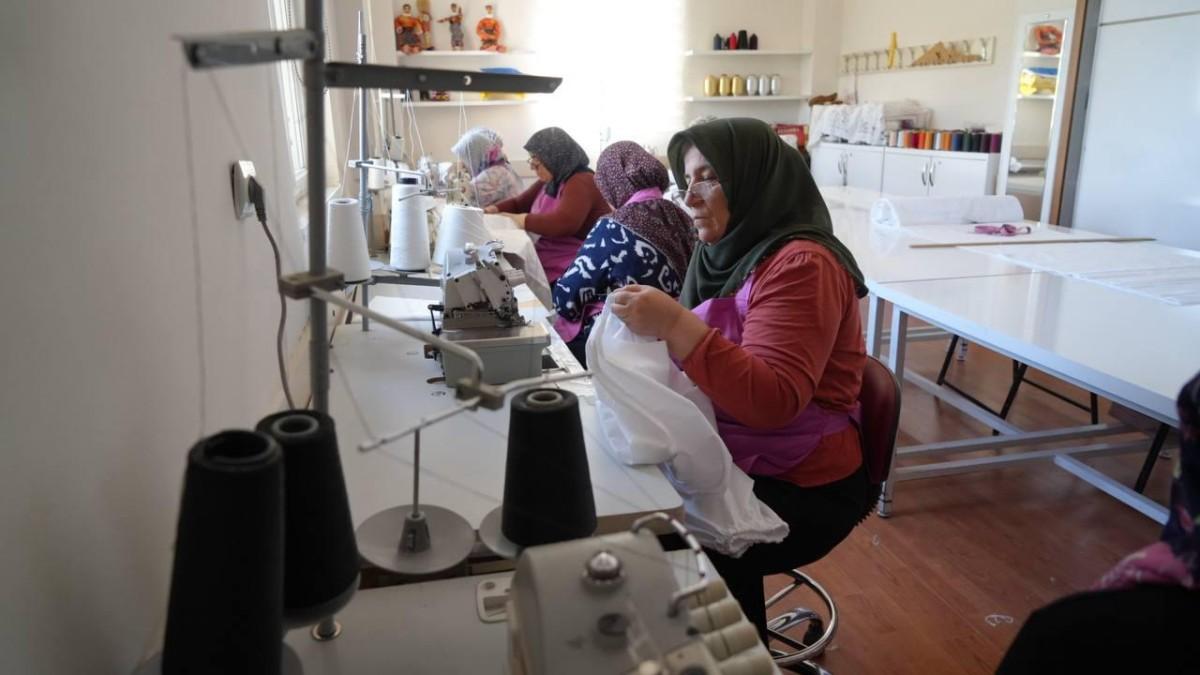 Kadın Gençlik Merkezi’nde sünnet şöleni mesaisi - Videolu Haber Kadın Gençlik Merkezi’nde sünnet şöleni mesaisi - Videolu Haber