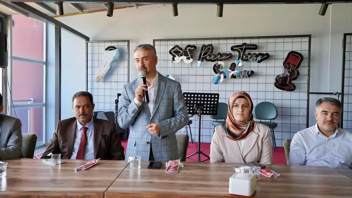 Koruyucu Aile Günü'nde anlamlı buluşma: Adıyaman’da yürekler sevgiyle buluştu Koruyucu Aile Günü'nde anlamlı buluşma: Adıyaman’da yürekler sevgiyle buluştu